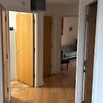 1Br-Sleeps4-35Mintocentrallondon-40Mintoheathrow